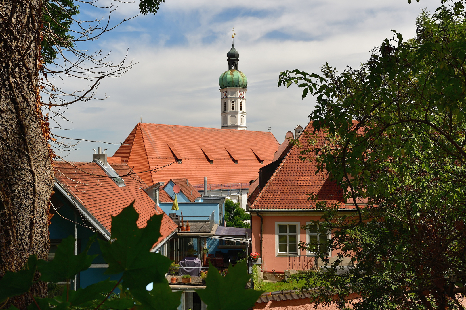 Blick von der Schlossgasse auf St. Jakob