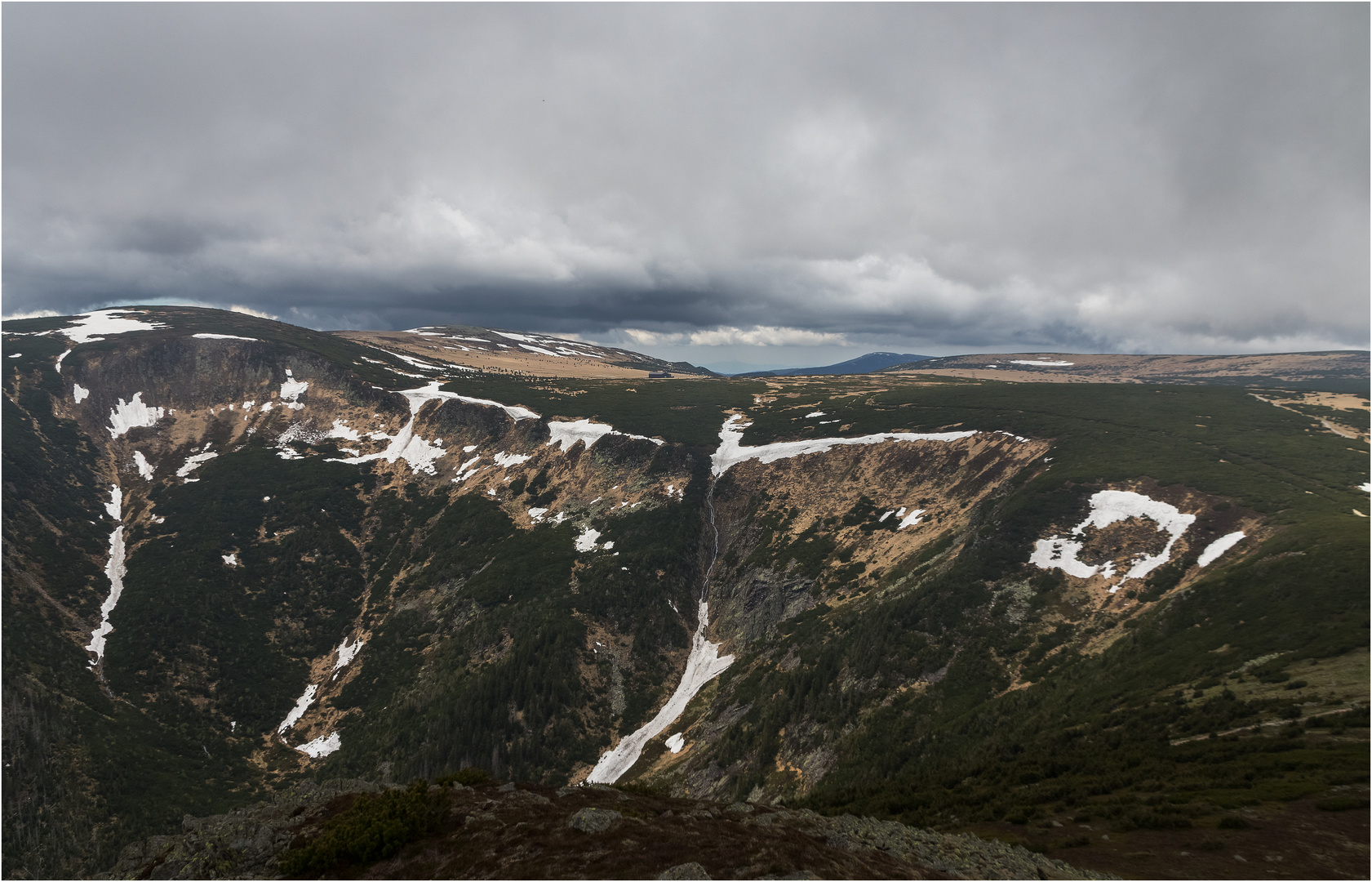 Blick von der Schneekoppe auf die Wiesenbaude