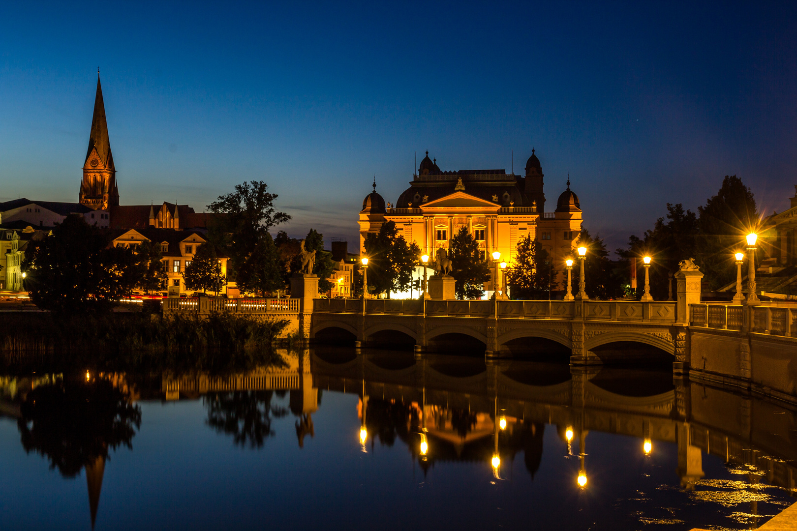 Blick von der Schweriner Schlossinsel -Thementag Spiegelung