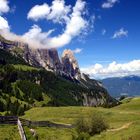 Blick von der Seiseralm ins Tal (links der "Hausberg" Schlern)