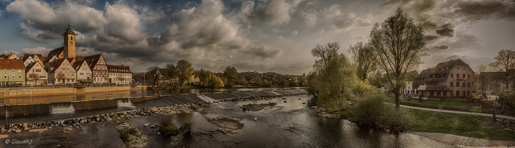 Blick von der Stadtbrücke auf den Neckar 