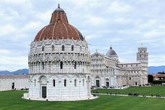 Blick von der Stadtmauer auf den Piazza dei Miracoli