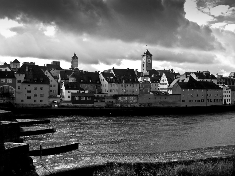 Blick von der Steinernen Brücke in Regensburg