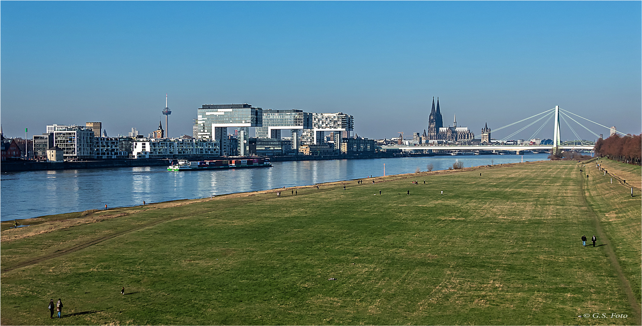 Blick von der Südbrücke ....