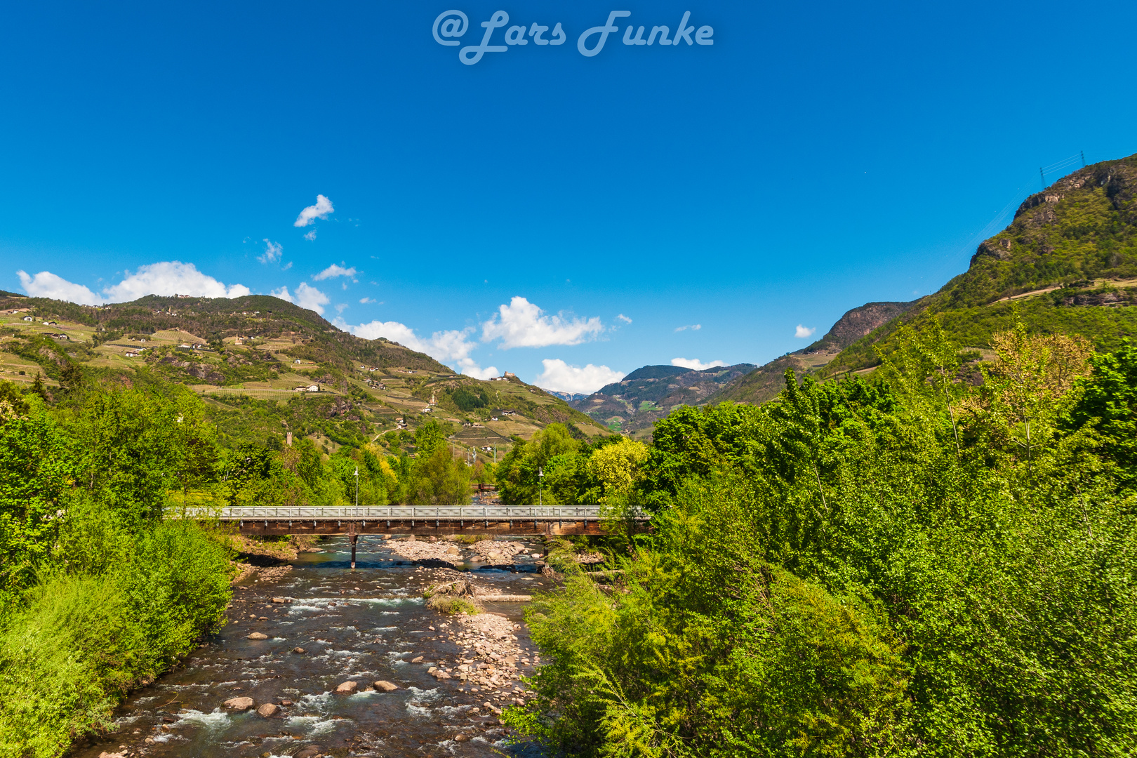 Blick von der Talferbrücke über die Talferwiesen