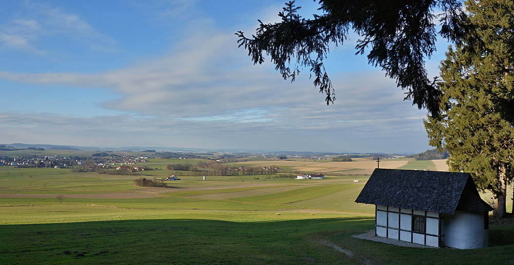 Blick von der Taufkapelle in´s Innviertel...