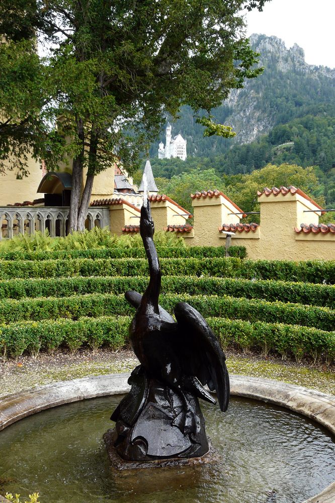 Blick von der Terrasse Schloß Hohenschwanstein auf Schloß Neuschwanstein