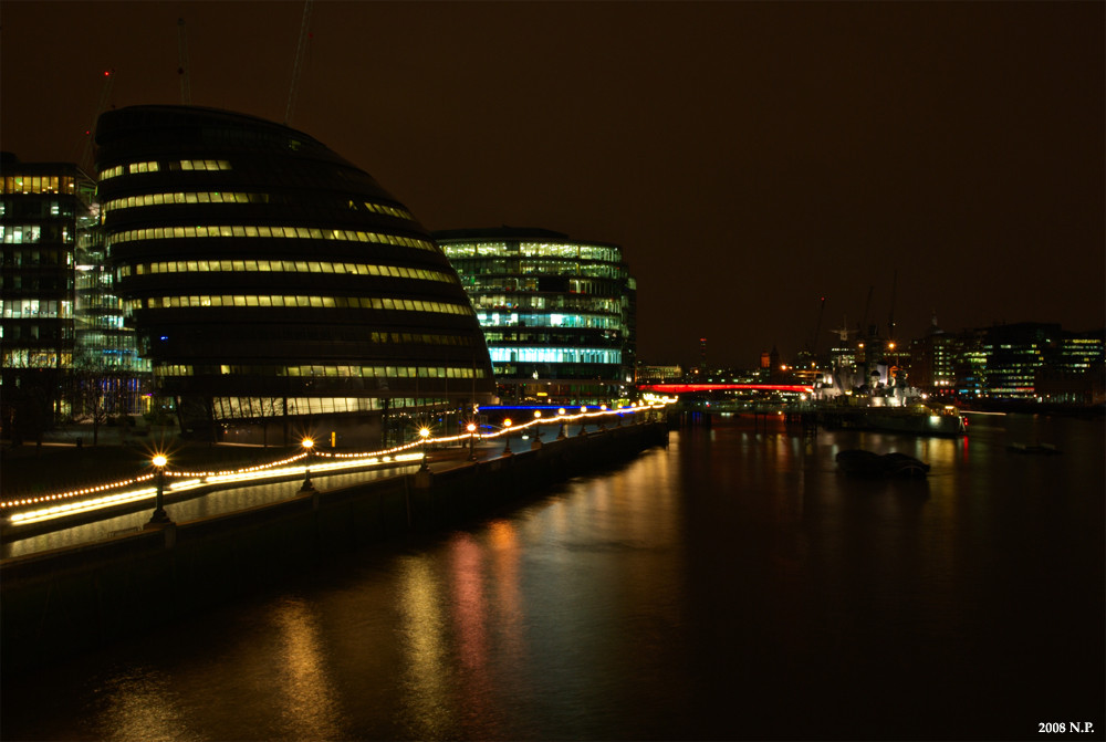 ....Blick von der Tower Bridge zur London Bridge.......