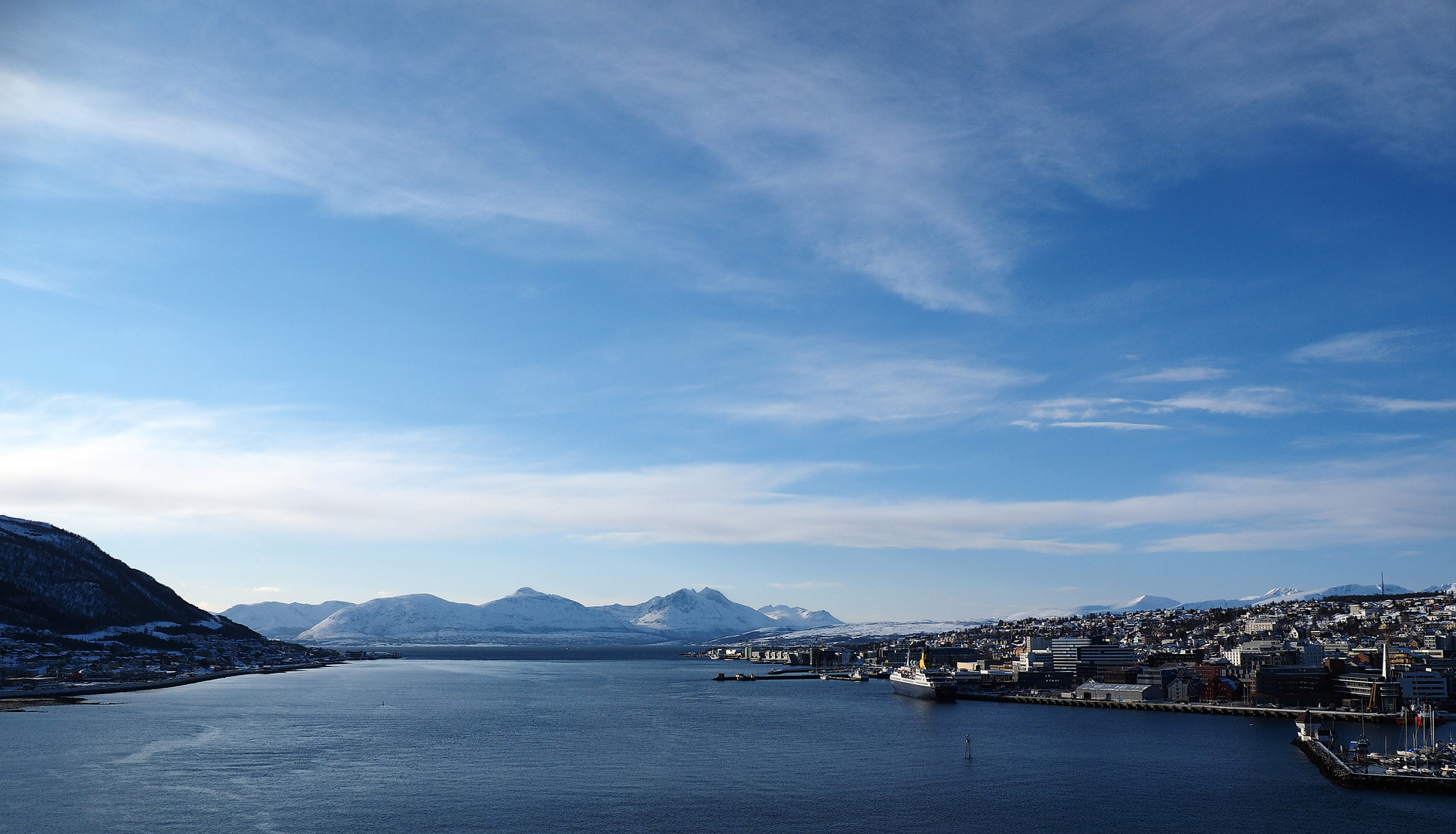 Blick von der Tromsdalen-Brücke