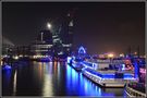 Blick von der Überseebrücke zur Elbphilhamonie - Hamburg - Deutschland by Komposti 