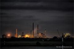 Blick von der Uerdinger Rheinbrücke .....