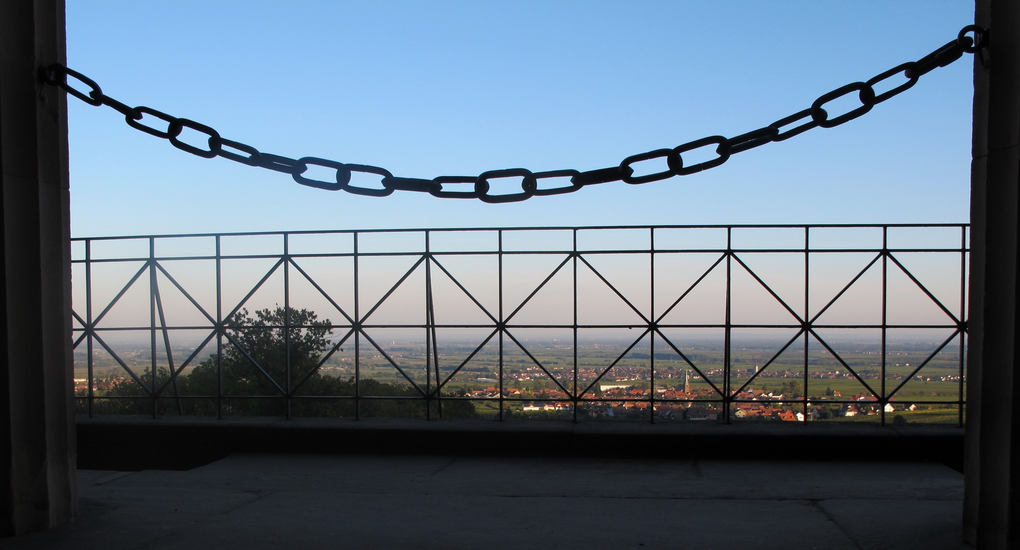 Blick von der Villa Ludwigshöhe ins Rheintal