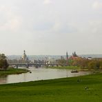 Blick von der Waldschlößchenbrücke ...