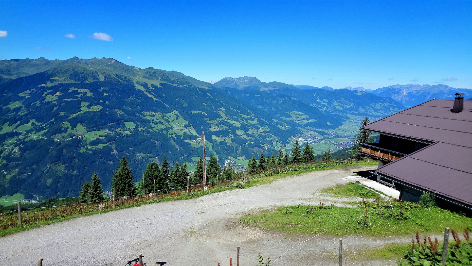 Blick von der Wiesenalm ins Zillertal