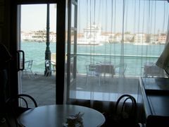 Blick von einem zauberhaften Cafe auf "la Giudecca" nach Venedig hinüber.