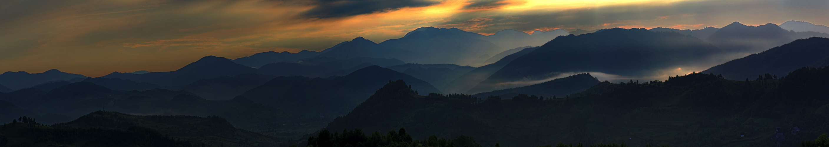 Blick von einer Anhöhe in Rumänien