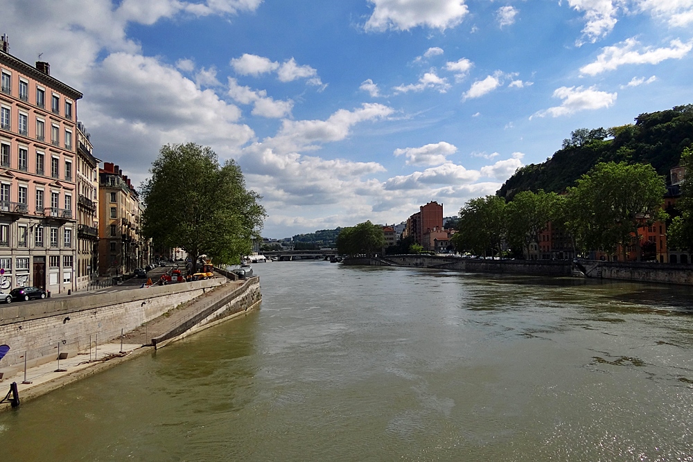 Blick von einer der vielen Brücken über die Saône in Lyon