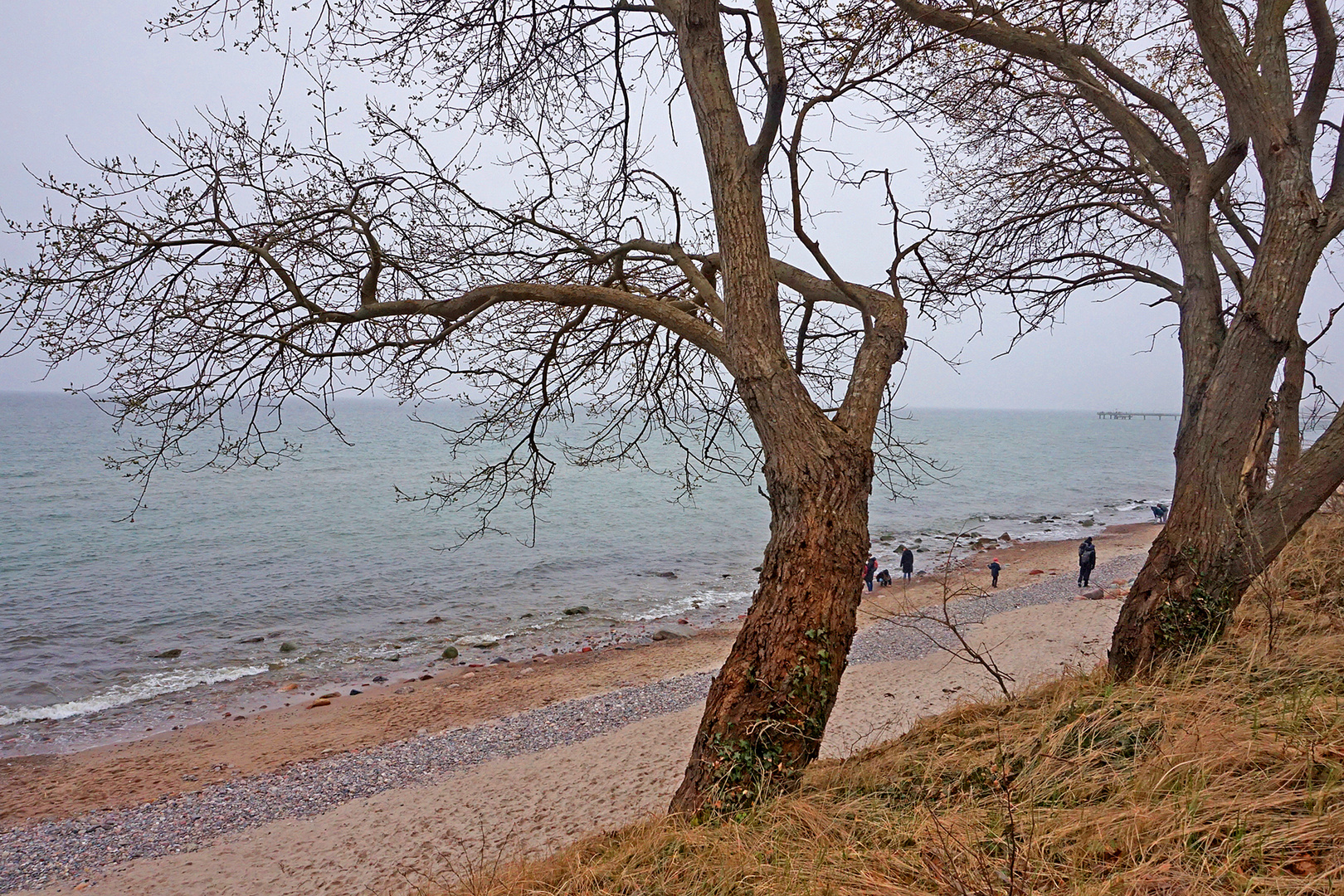 Blick von einer Treppe auf den Strand