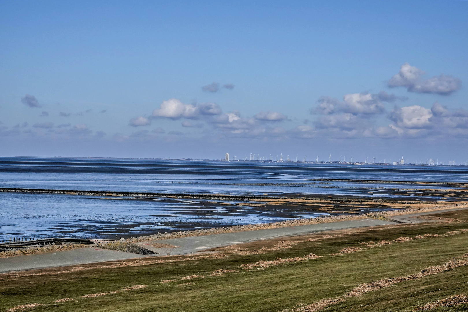 Blick von Friedrichskoog-Spitze ---