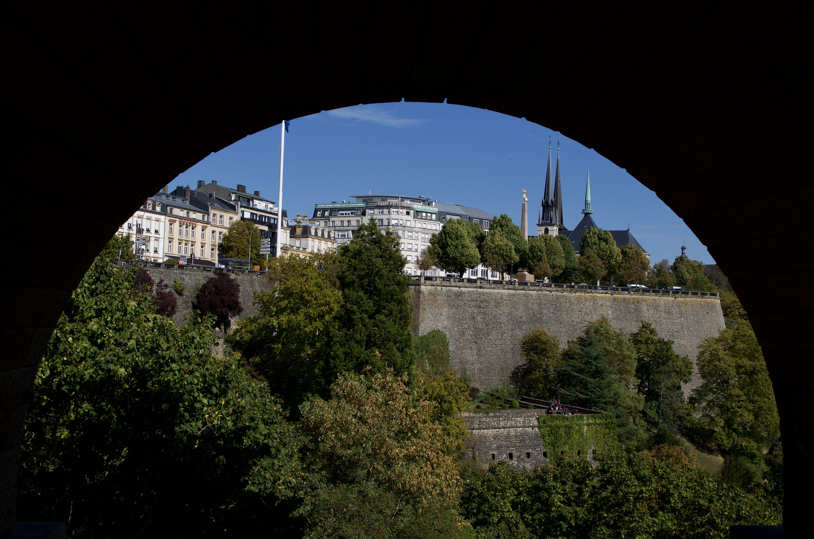 Blick von Fußgängerbrücke Luxemburg