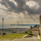 Blick von Gaino über Maderno zum Gardasee