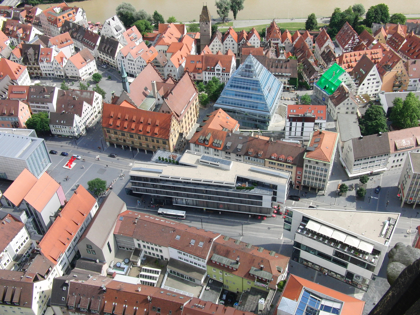 Blick von ganz oben vom Höchsten Kirchturm der Welt