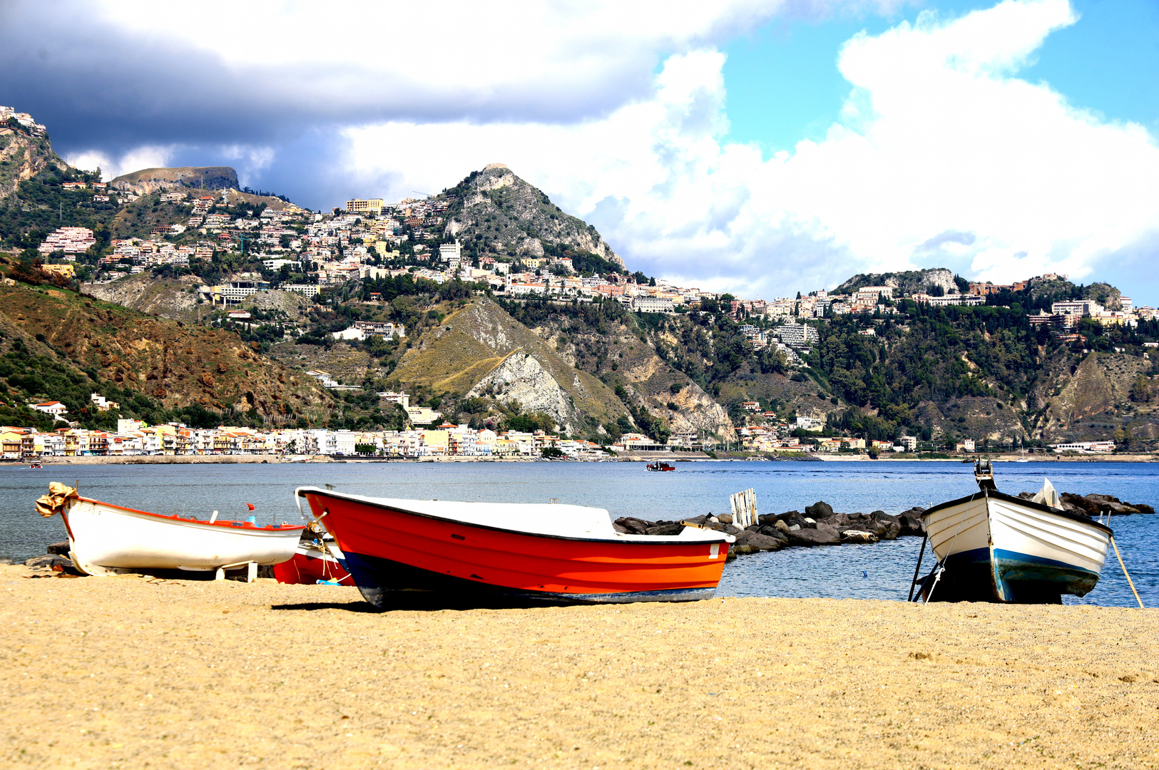 Blick von "Giardini Naxos" hinüber nach Taormina