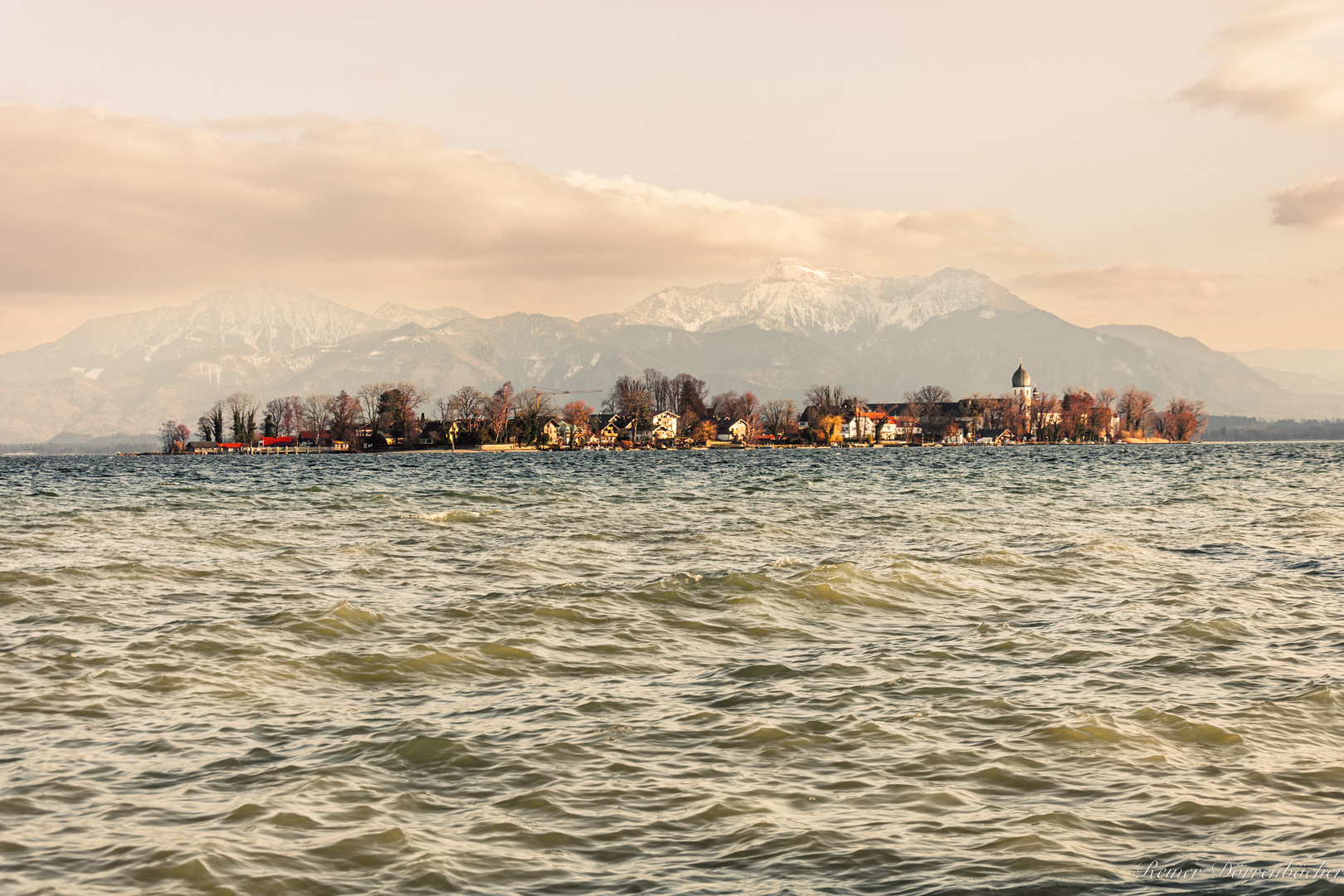 Blick von Gstadt auf die Fraueninsel