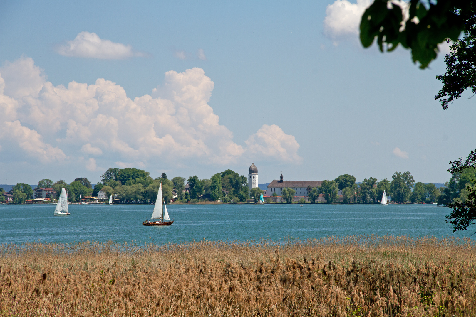 Blick von Heerenchiemsee auf Frauenchiemsee