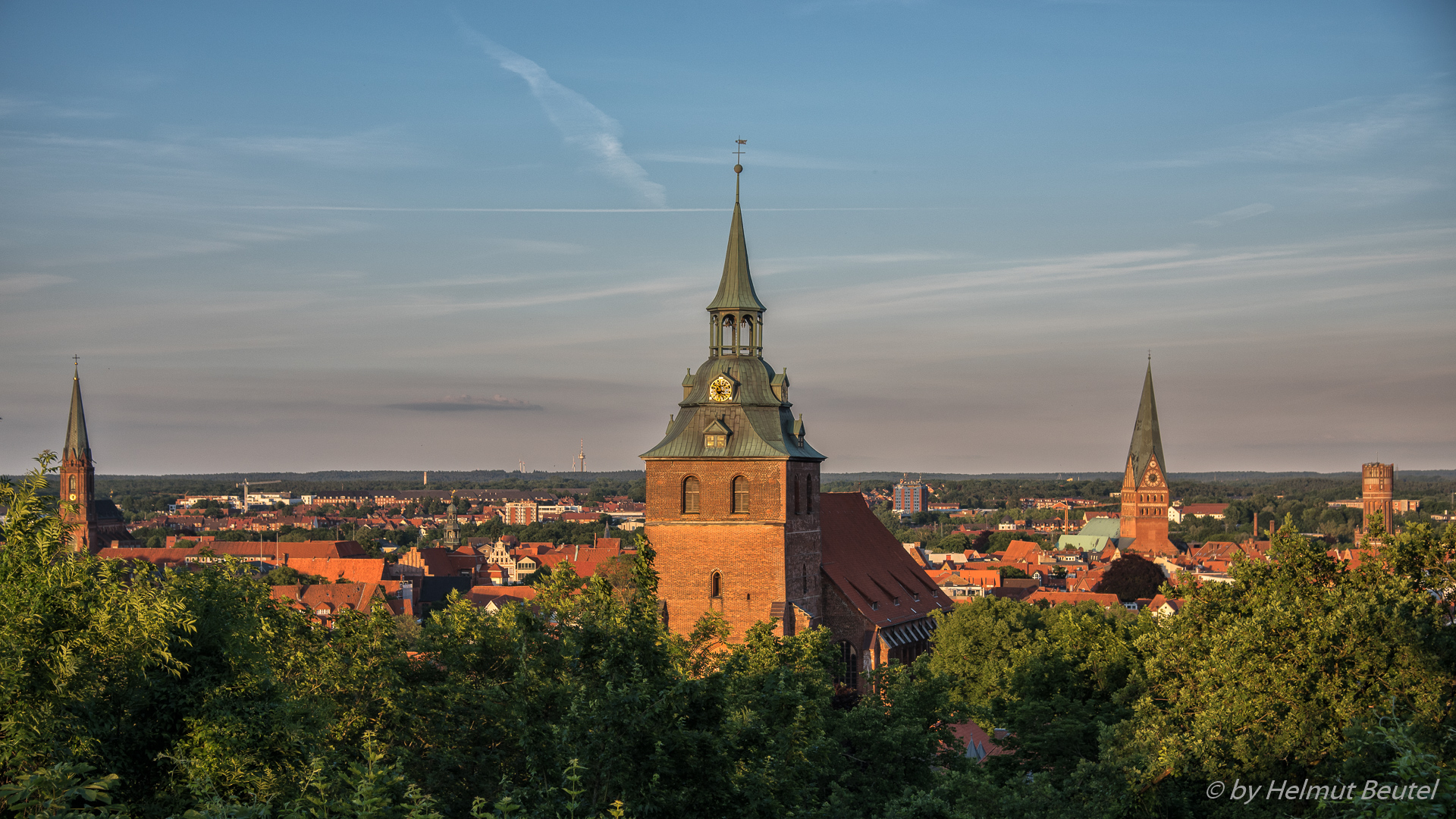 Blick von Kalkberg über das abendliche Lüneburg