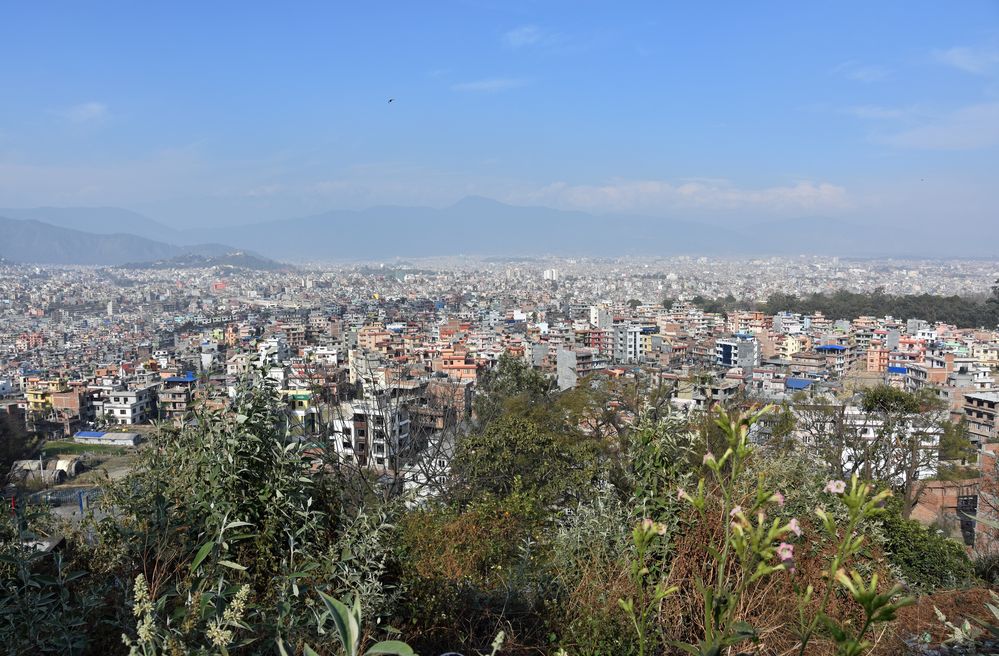 Blick von Kirtipur über das Kathmandu-Tal