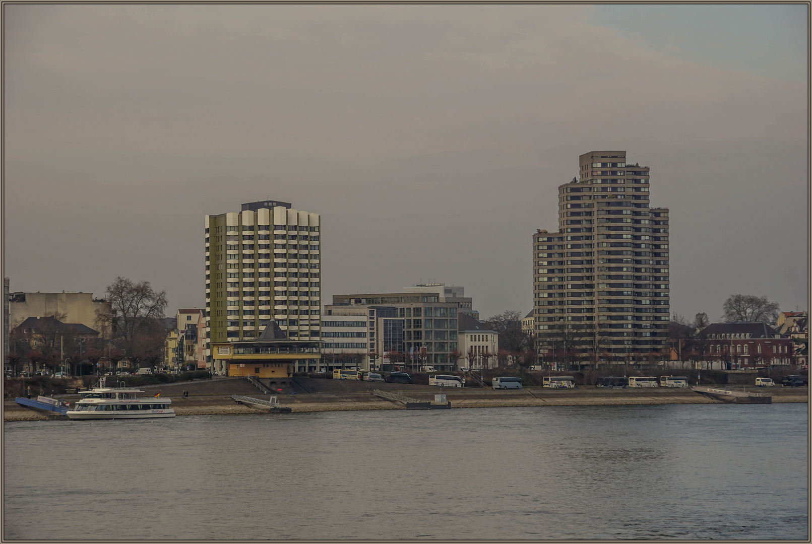 Blick von Köln - Deutz ... (3)