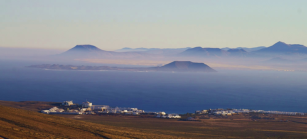 Blick von Lanzarote, Richtung Playa Blanca, Los Lobos, Fuerteventura 1000 - 2. versuch