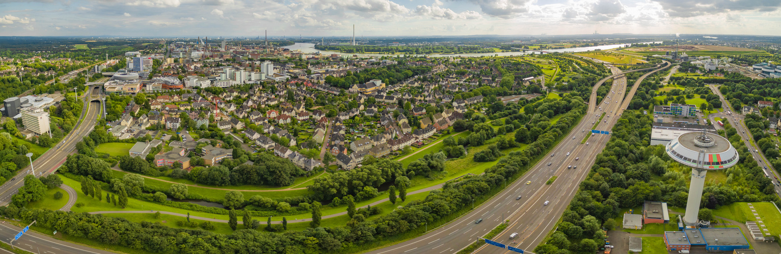 Blick von Leverkusen nach Köln. 