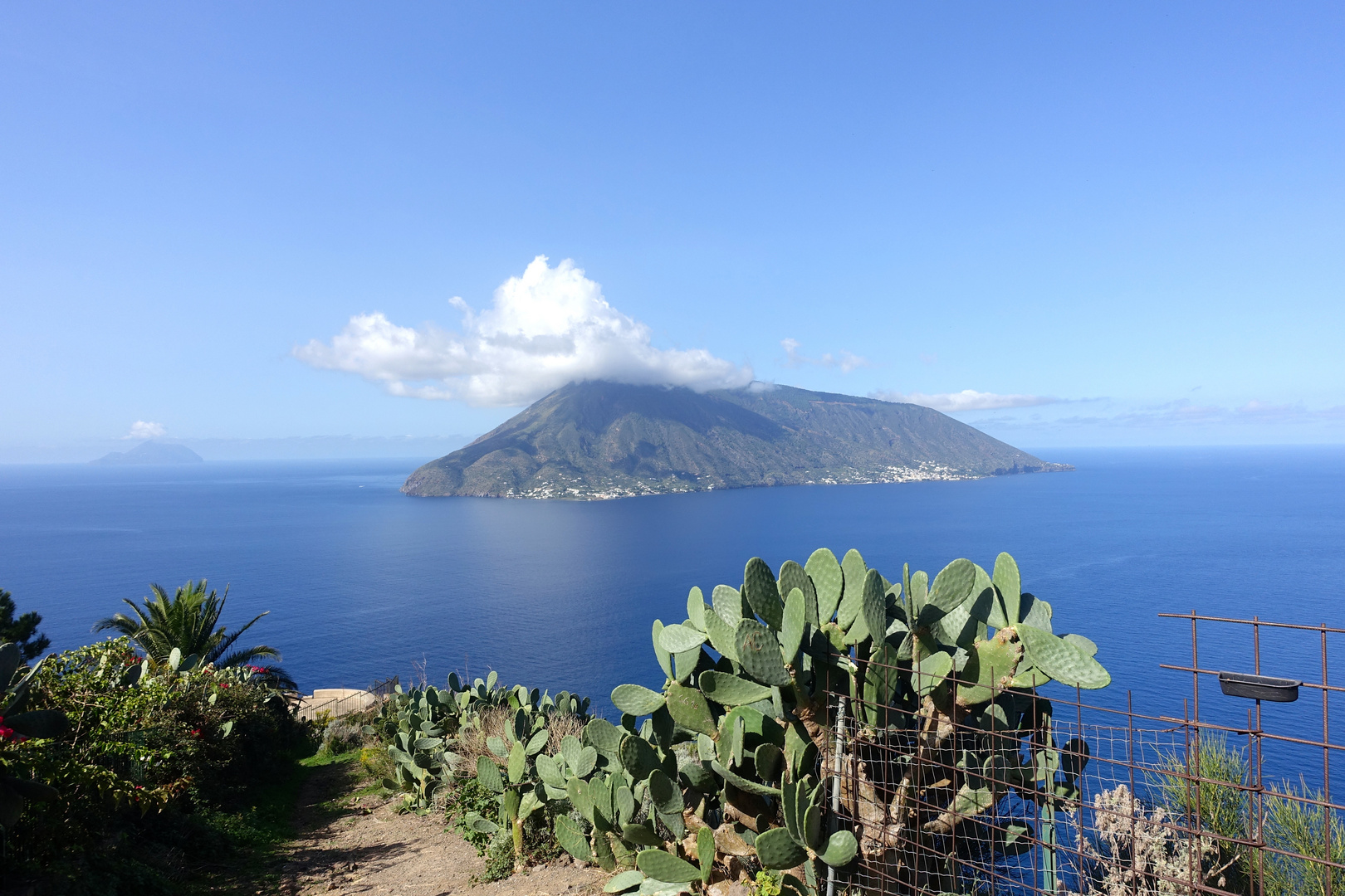 Blick von Lipari zum Stromboli