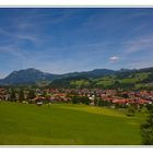 Blick von Maderalm auf Fischen. Im Hintergrund der Grünten