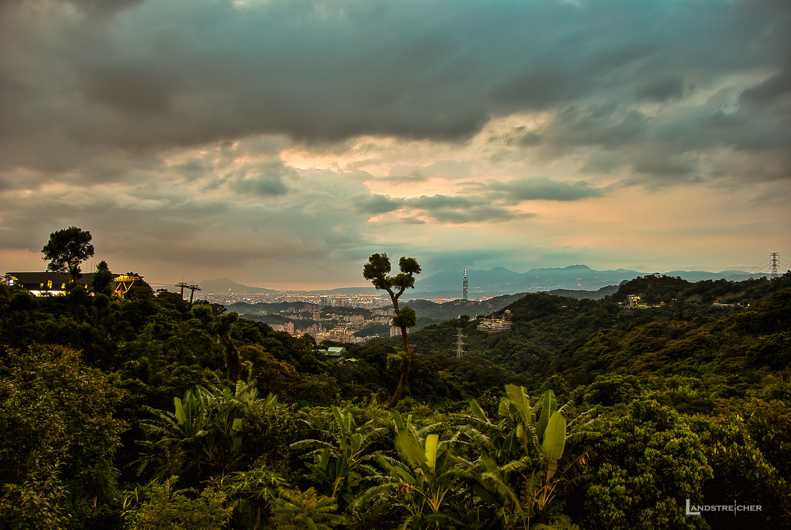 Blick von Mao Kong auf Taipei