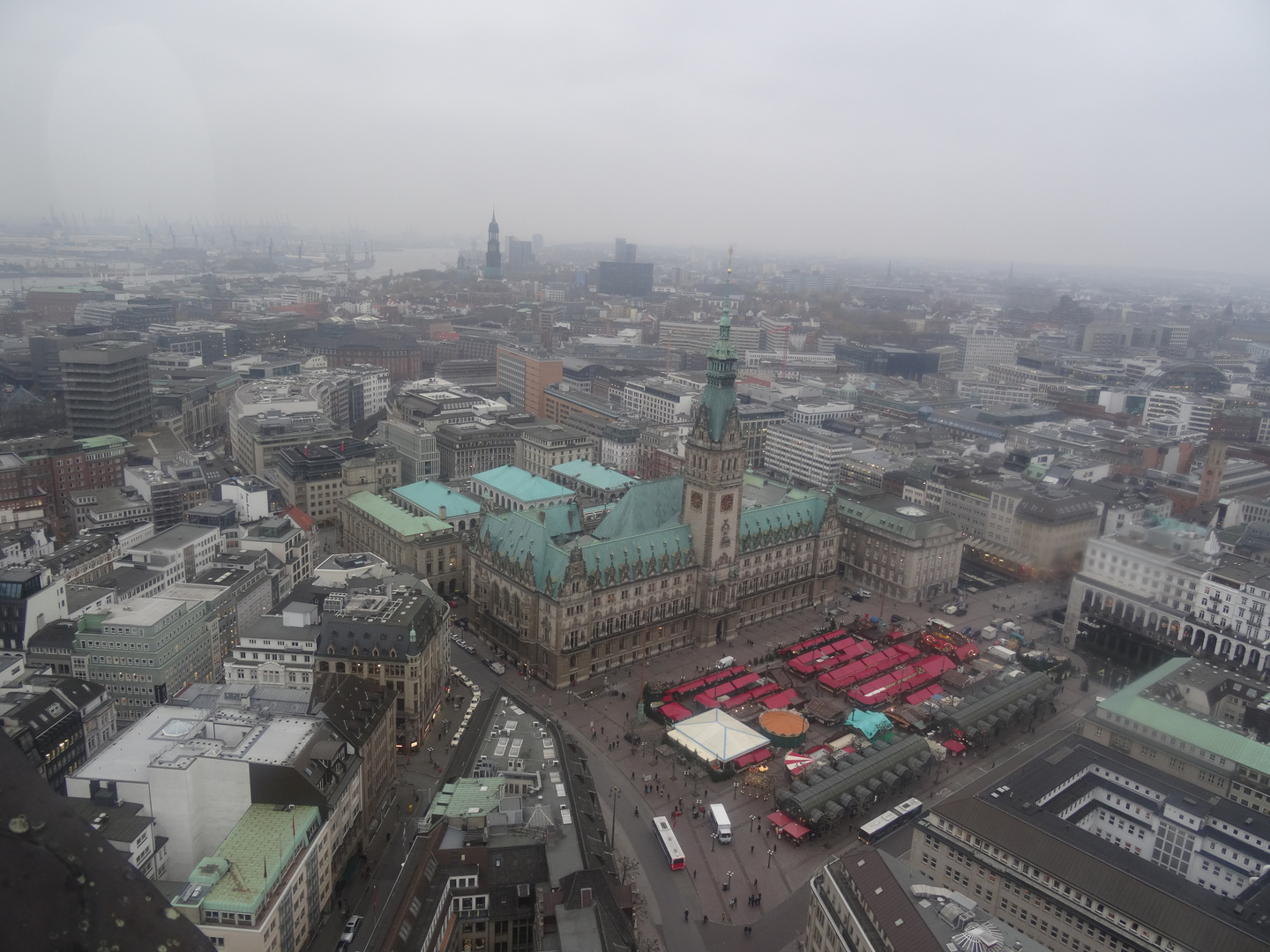 Blick von oben auf die Stadt...