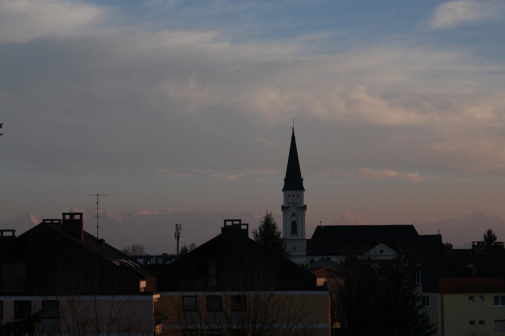 Blick von Oberndorf bei Salzburg Richtung Alpen