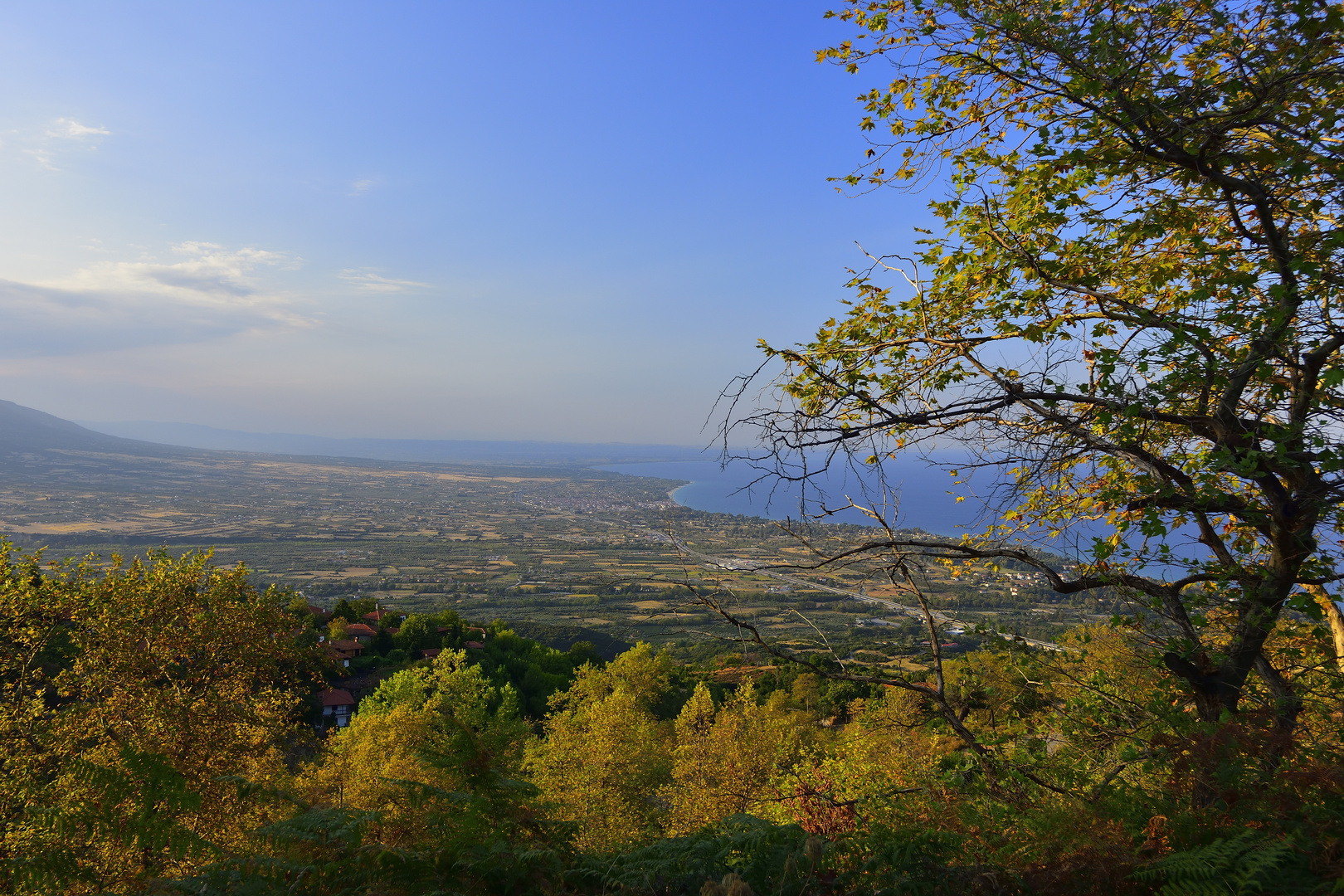 Blick von Panteleimon auf griechische Riviera