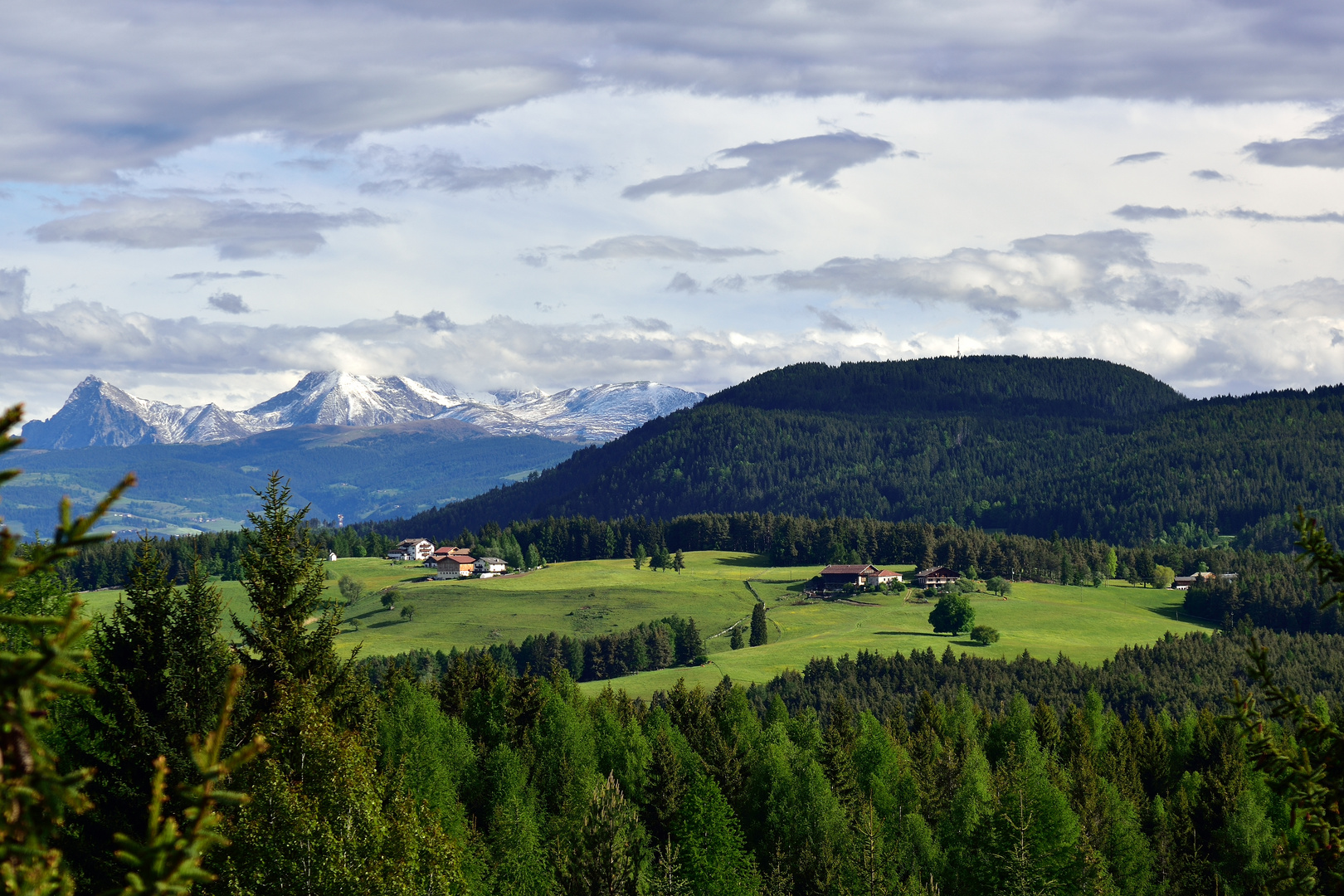 Blick von Petersberg auf Meraner Berge