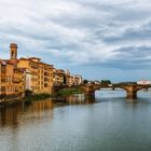 Blick von Ponte Vecchio flussaufwärts