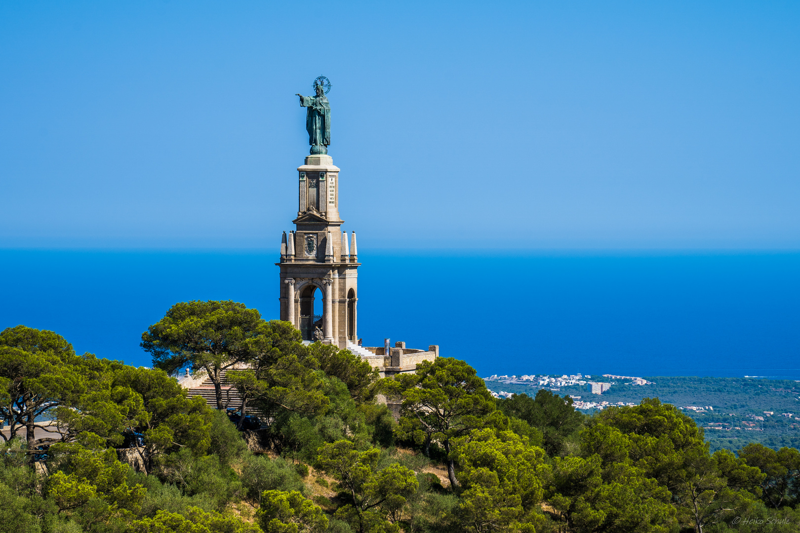 Blick von Santuari de Sant Salvador zum Monument Christo Rei