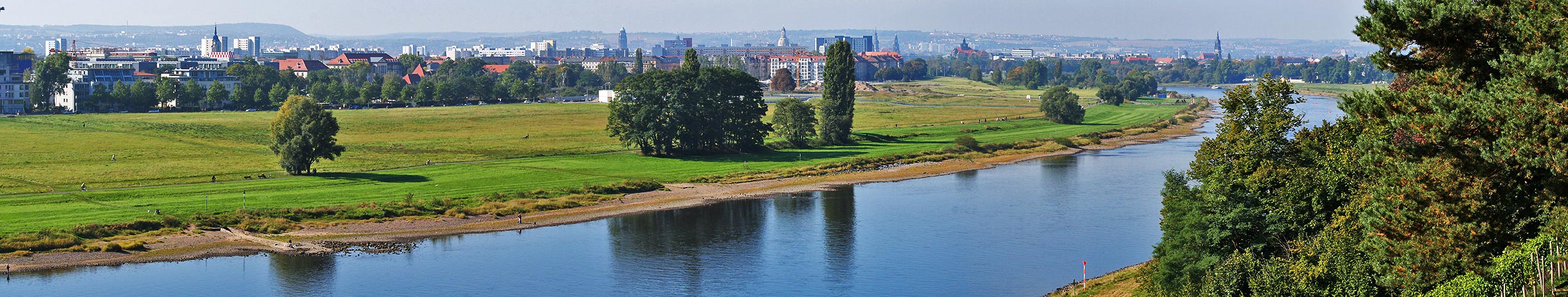 Blick von Schloß Eckberg auf  die Elbe und Dresden