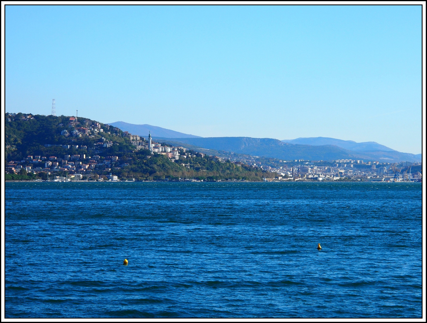 Blick von Schloß Miramare auf Triest