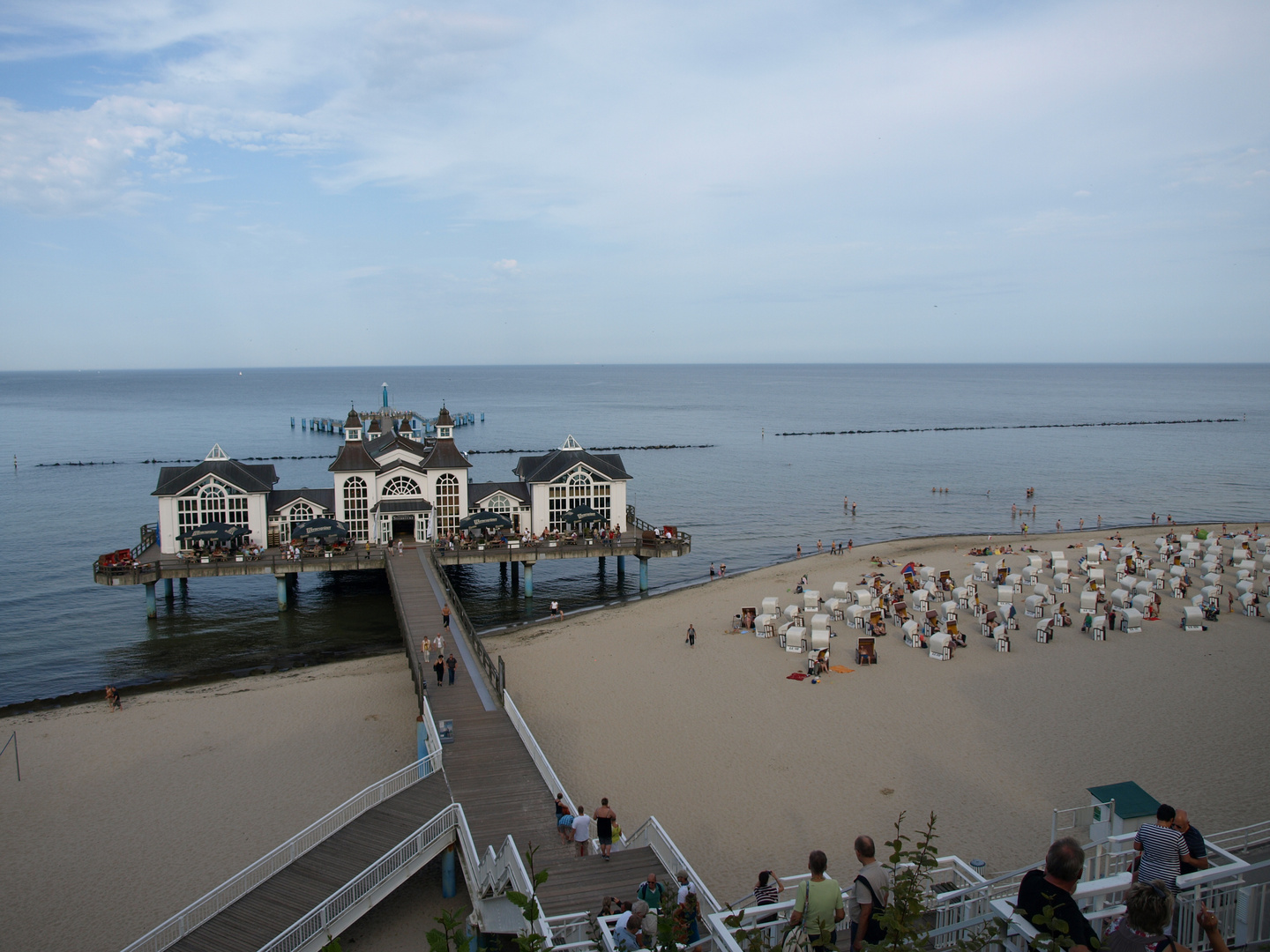 Blick von Sellin auf die Seebrücke und das Meer