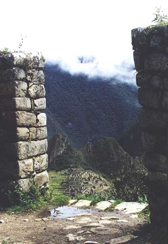 Blick von Sonnentor auf die Inca-Stadt Machu Picchu