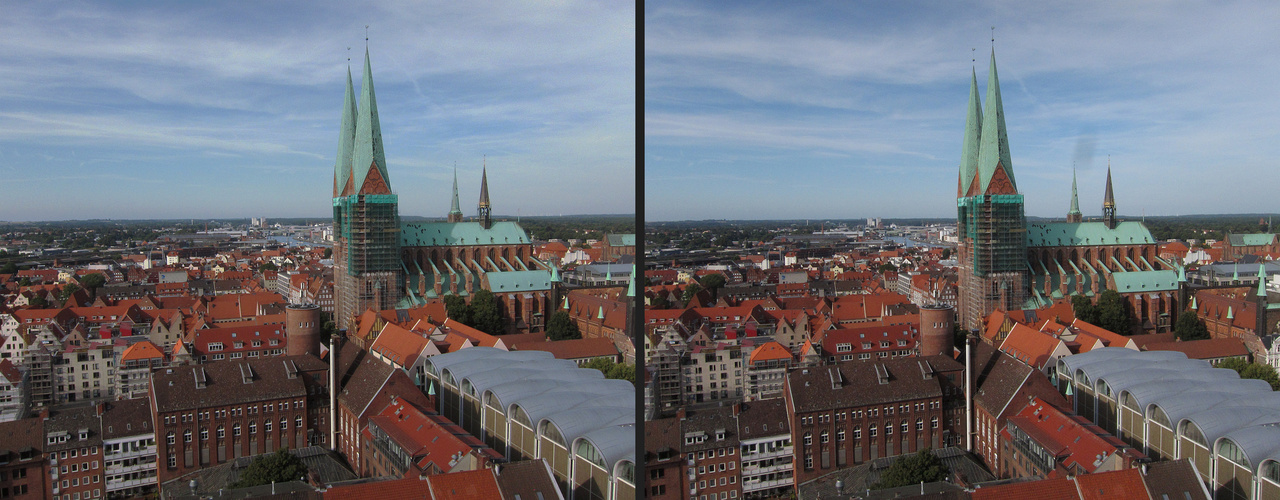 Blick von St. Petri nach Norden auf die Marienkirche (3D Kreuzblick)