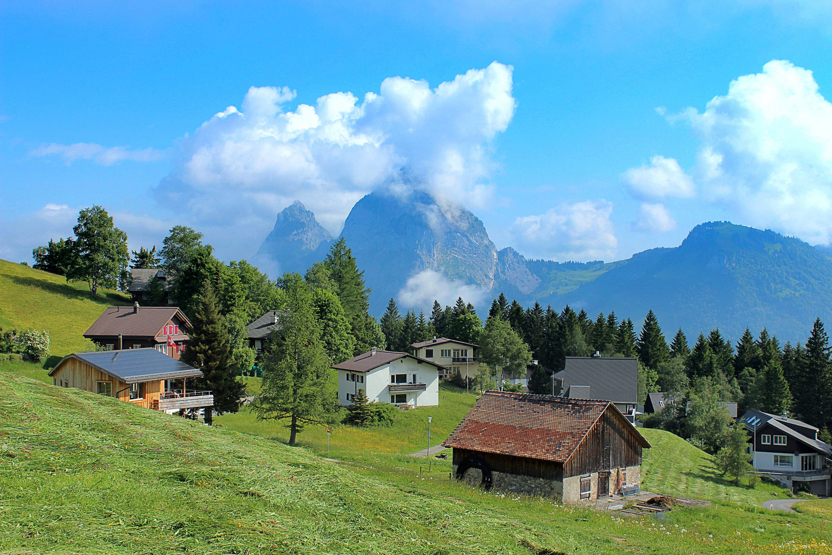 Blick von Stoos auf die Mythen ...