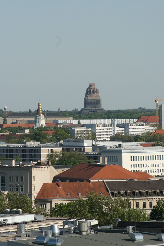 Blick von Turm der Thomaskirche in südliche Richtung zum Völkerschlachtdenkmal